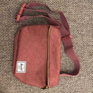 Hershel Fifteen Hip Pack in dark blush pink colour